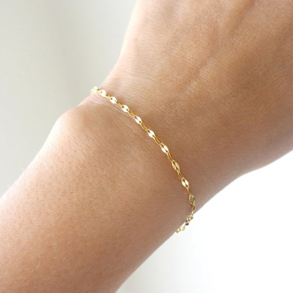 Dainty Gucci Style Chain Link Bracelet - Picture 3 of 5